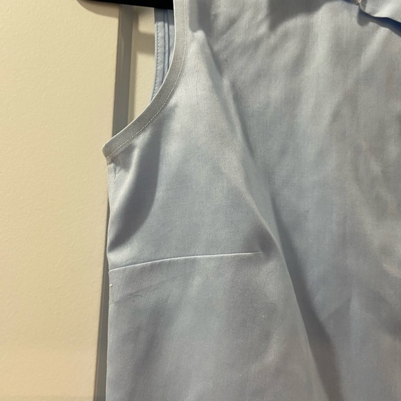 Casual Corner Non Iron sleeve less fitted button down baby blue Women's XS EUC - Picture 9 of 14